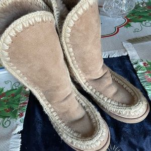 Pink/tan Mou boots